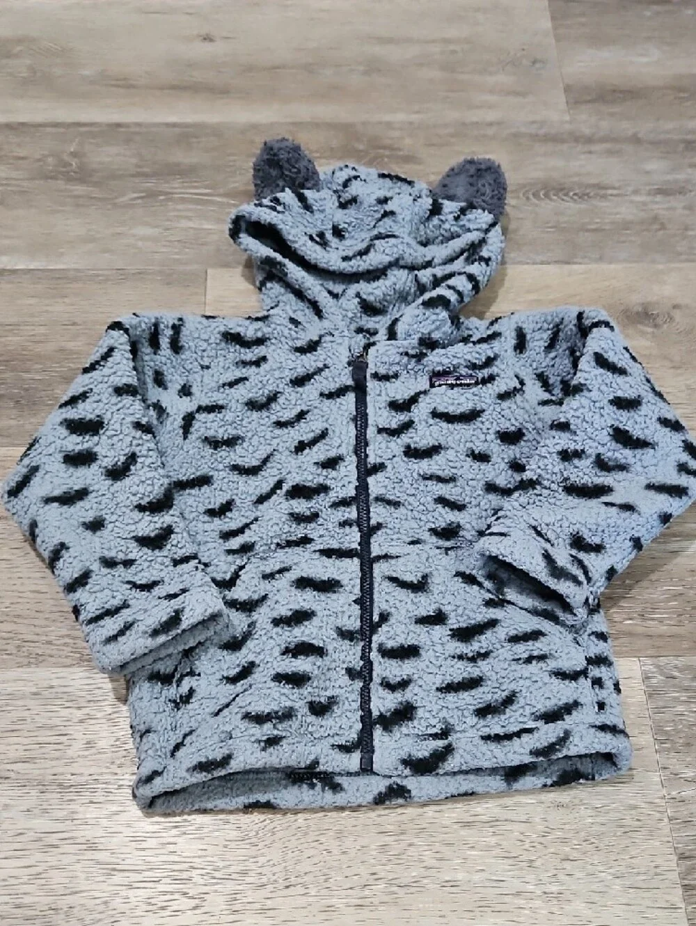 Patagonia Kids Gray Blue Fuzzy Zip Hoodie with Black Spot Pattern And Ears 3t